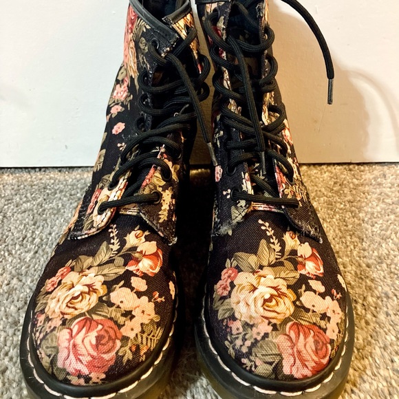 NWOT Black and pink floral canvas Doc Martens Dr. Martens US Women’s 6 UK 4 EU37 - Picture 2 of 4